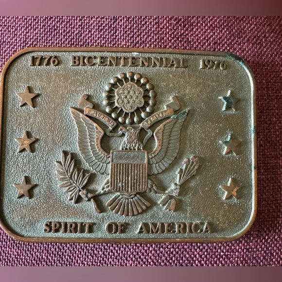 Vintage patriotic bicentennial spirit of America belt buckle. - Picture 1 of 4